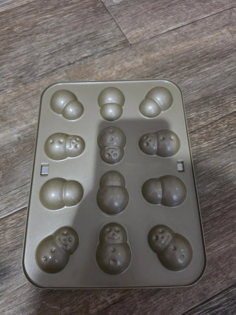 Williams Sonoma Novelty Snowman Cake Pop / Mini Muffin Pan in Metallic Gold New
